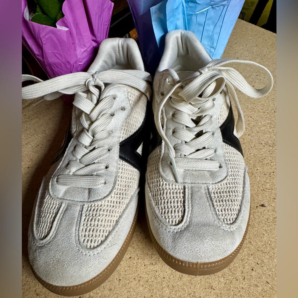MIA Cream and Black Casual Sneaker Size 7